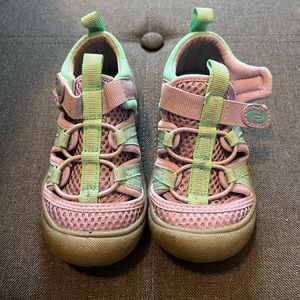 Keen toddler shoes size 7